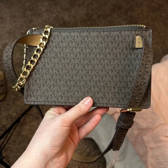 Michael Kors-Signature Logo Design-Adjustable Brown Belt with gold chain Bag - Picture 3 of 5